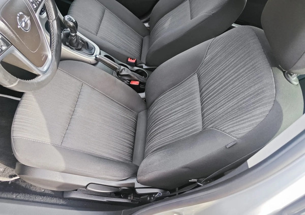 Opel Astra cena 16900 przebieg: 258000, rok produkcji 2011 z Sieradz małe 277